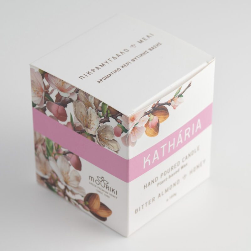 bitter almond candle, honey scented candle, hand-poured Greek candle, soy wax candle 160g, almond honey home fragrance, eco-friendly candle Greece, recyclable candle packaging, lead-free wick candle, artisanal candle gift, cozy luxury scent. κερί πικραμύγδαλο μέλι, κερί σόγιας 160g, ελληνικό κερί αρωματικό, χειροποίητο κερί μέλι, οικολογικό κερί, κερί με φυσικό φιτίλι, κερί χωρίς μόλυβδο, ατμοσφαιρικό κερί δώρου, καλλιτεχνικό κερί Ελλάδας, κερί υψηλής ποιότητας