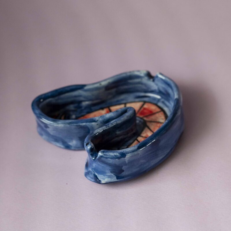 handmade ceramic ashtray with shrimp. χειροποίητο κεραμικό τασάκι με γαρίδα.