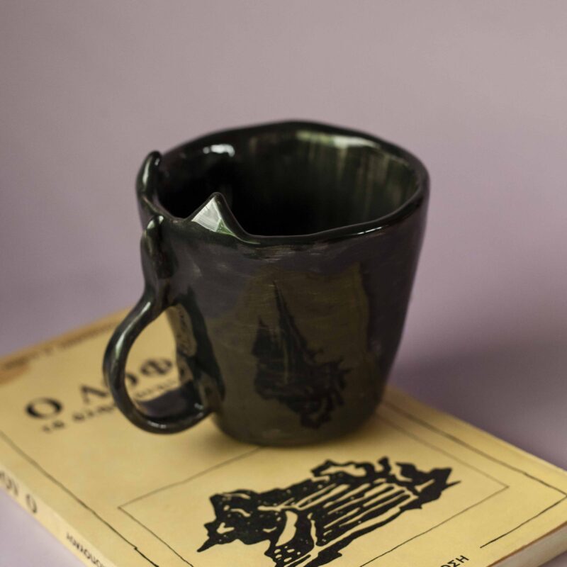 χειροποίητη κεραμική κούπα μάυρη γάτα. handmade ceramic mug black cat.
