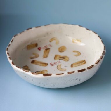 handmade ceramic plate with pasta. χειροποίητο κεραμικό πιάτο με μακαρόνια.