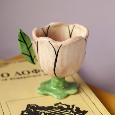 handmade ceramic flower. χειροποίητο κεραμικό κολωνάτο λουλουδάκι.