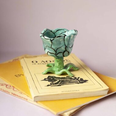 handmade ceramic flower. χειροποίητο κεραμικό κολωνάτο λουλουδάκι.