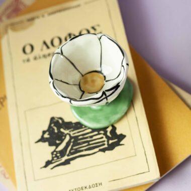 handmade ceramic flower. χειροποίητο κεραμικό κολωνάτο λουλουδάκι.