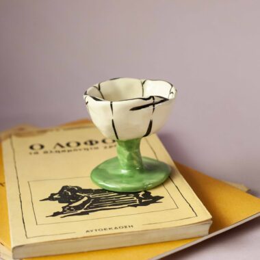 handmade ceramic flower. χειροποίητο κεραμικό κολωνάτο λουλουδάκι.