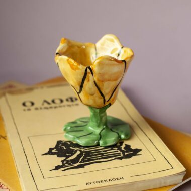 handmade ceramic flower. χειροποίητο κεραμικό κολωνάτο λουλουδάκι.
