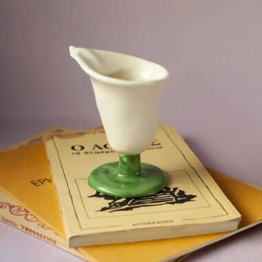 handmade ceramic flower. χειροποίητο κεραμικό κολωνάτο λουλουδάκι.