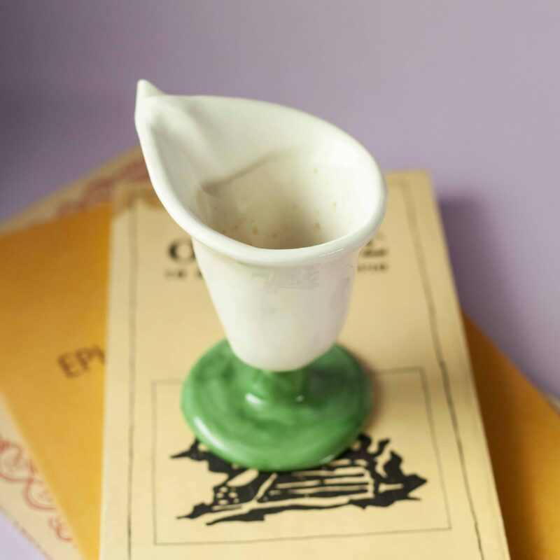 handmade ceramic flower. χειροποίητο κεραμικό κολωνάτο λουλουδάκι.