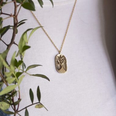 Tree of Life necklace, handmade 24k gold plated brass pendant with engraved tree design, symbolic jewelry representing growth, strength, family and connection, artisan boho chic necklace on stainless steel chain by Sunny Designs Χειροποίητο κολιέ Tree of Life με μενταγιόν χαραγμένο δέντρο από επιχρυσωμένο ορείχαλκο σε ατσάλινη αλυσίδα, μοναδικό συμβολικό bohemian κόσμημα, χειροποίητη δημιουργία μικρής επιχείρησης Sunny Designs