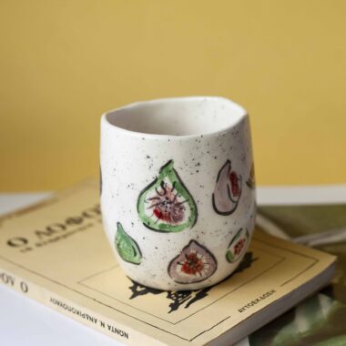 ceramic cup with figs. handmade and handpainted. perfect for ice coffee, juice and even water. Κεραμικό ποτήρι με ζωγραφισμένα σύκα. Ιδανικό για παγωμένο καφέ, χυμό ακομα και νερό.