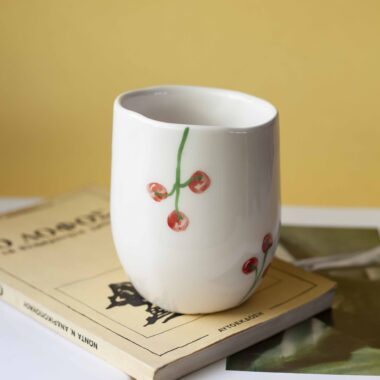 ceramic cup with tomatoes. handmade and handpainted. perfect for ice coffee, juice and even water. Κεραμικό ποτήρι με ζωγραφισμένες ντομάτες. Ιδανικό για παγωμένο καφέ, χυμό ακομα και νερό.