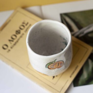 ceramic cup with peaches. handmade and handpainted. perfect for ice coffee, juice and even water. Κεραμικό ποτήρι με ζωγραφισμένα ροδάκινα. Ιδανικό για παγωμένο καφέ, χυμό ακομα και νερό.