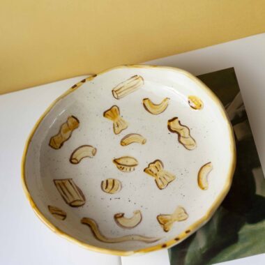 ceramic plate with pasta. handmade and handpainted. beautiful and unique. perfect for pasta of course. χειροποίητο κεραμικό πιάτο με ζωγραφισμένα μακαρόνια. μοναδικό και τέλειο για μακαρόνια φυσικά.