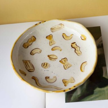 ceramic plate with pasta. handmade and handpainted. beautiful and unique. perfect for pasta of course. χειροποίητο κεραμικό πιάτο με ζωγραφισμένα μακαρόνια. μοναδικό και τέλειο για μακαρόνια φυσικά.