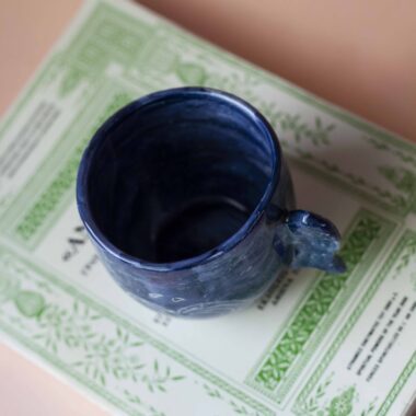 Ultra summer handmade ceramic mug. painted blue like the ocean and carved waves. perfect for capuccino, turkish coffee and espresso. Πολύ καλοκαιρινές κούπες με χαραγμένα κύματα πάνω. Τέλεια για καπουτσίνο, εσπρέσο, ελληνικό και τσάι.