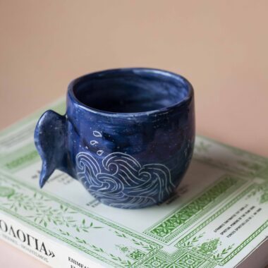 Ultra summer handmade ceramic mug. painted blue like the ocean and carved waves. perfect for capuccino, turkish coffee and espresso. Πολύ καλοκαιρινές κούπες με χαραγμένα κύματα πάνω. Τέλεια για καπουτσίνο, εσπρέσο, ελληνικό και τσάι.