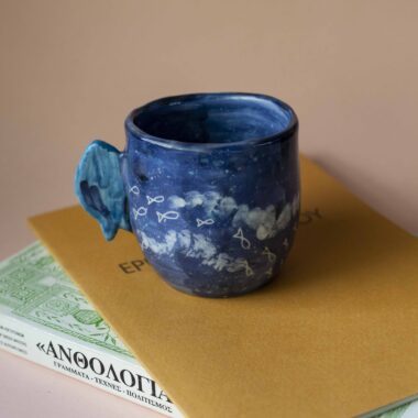 Ultra summer handmade ceramic mug. painted blue like the ocean and carved fishes. perfect for capuccino, turkish coffee and espresso. Πολύ καλοκαιρινές κούπες με χαραγμένα ψάρια πάνω. Τέλεια για καπουτσίνο, εσπρέσο, ελληνικό και τσάι.
