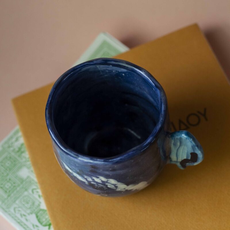 Ultra summer handmade ceramic mug. painted blue like the ocean and carved fishes. perfect for capuccino, turkish coffee and espresso. Πολύ καλοκαιρινές κούπες με χαραγμένα ψάρια πάνω. Τέλεια για καπουτσίνο, εσπρέσο, ελληνικό και τσάι.