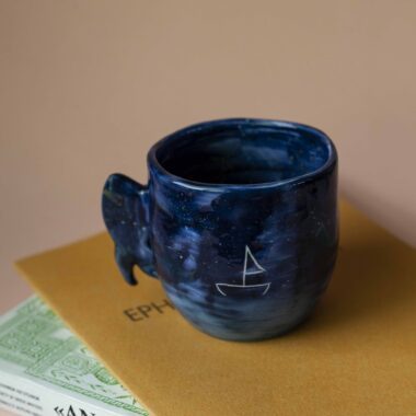 Ultra summer handmade ceramic mug. painted blue like the ocean and carved boat. perfect for capuccino, turkish coffee and espresso. Πολύ καλοκαιρινές κούπες με χαραγμένo καραβάκι πάνω. Τέλεια για καπουτσίνο, εσπρέσο, ελληνικό και τσάι.