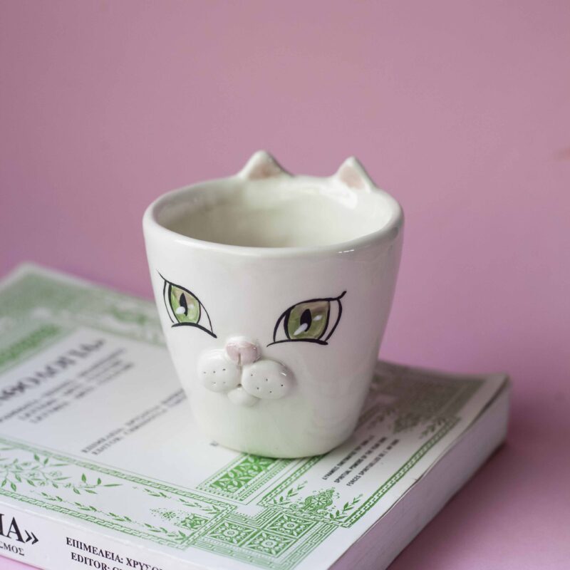 handmade white cat with 3d snout and ears and tail. Χειροποίητη κεραμική κούπα με μουσούδα , αυτιά και ουρά.