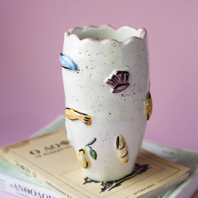 beautiful vase with 3d summer vibes. όμορφο χειροποίητο βάζο με 3d καλοκαιρινά πράγματα.