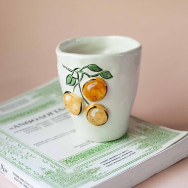 minimal cup with 3d oranges and lemons. perfect for summer. χειροποίητο κεραμικό ποτήρι με 3d φρούτα για δροσερά ροφήματα.