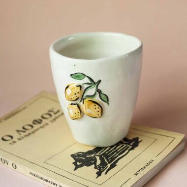 minimal cup with 3d oranges and lemons. perfect for summer. χειροποίητο κεραμικό ποτήρι με 3d φρούτα για δροσερά ροφήματα.