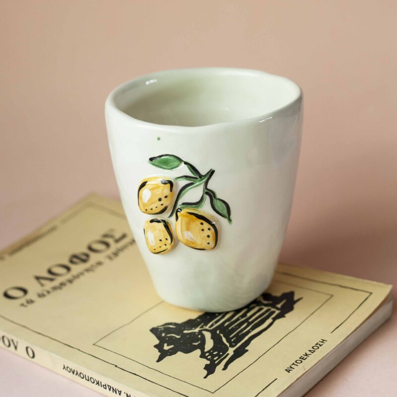 minimal cup with 3d oranges and lemons. perfect for summer. χειροποίητο κεραμικό ποτήρι με 3d φρούτα για δροσερά ροφήματα.