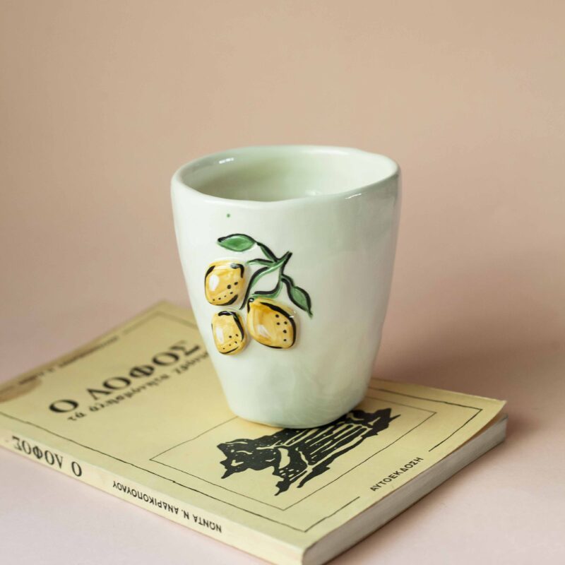 minimal cup with 3d oranges and lemons. perfect for summer. χειροποίητο κεραμικό ποτήρι με 3d φρούτα για δροσερά ροφήματα.