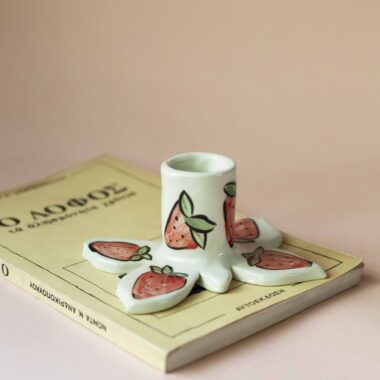 butterfly candle holder with strawberries. κεραμικό κηροπήγιο πεταλούδα με φράουλες.