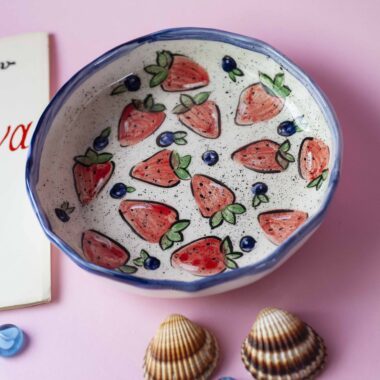 handmade plate plate good for every food. χειροποίητο κεραμικό πιάτο κατάλληλο για οποιοδήποτε φαγητό.