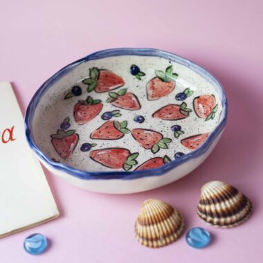 handmade plate plate good for every food. χειροποίητο κεραμικό πιάτο κατάλληλο για οποιοδήποτε φαγητό.