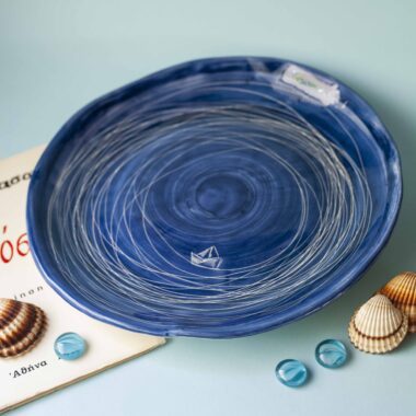handmade plate plate good for every food. χειροποίητο κεραμικό πιάτο κατάλληλο για οποιοδήποτε φαγητό.