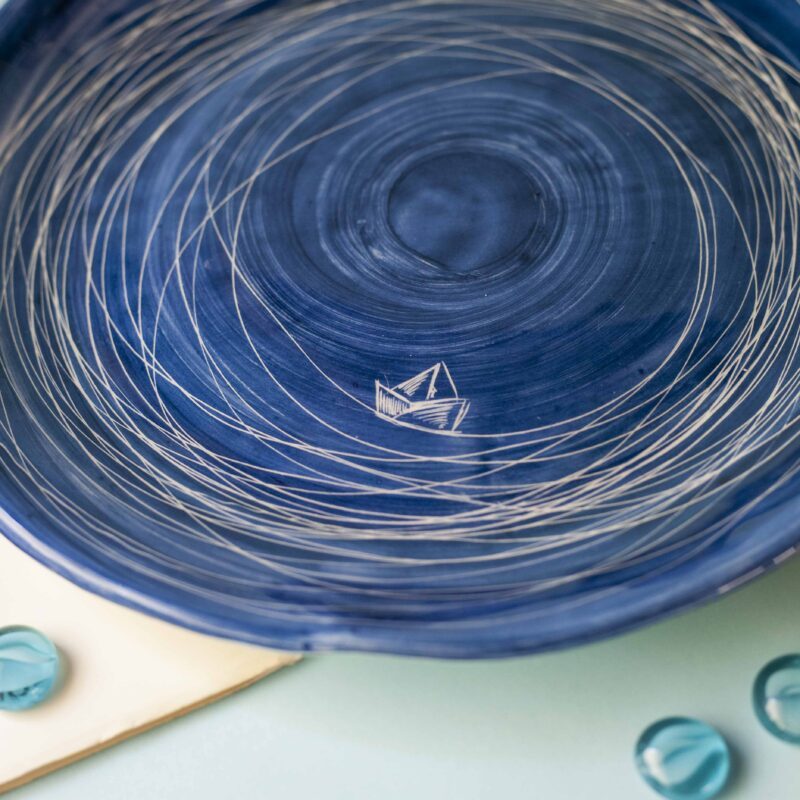 handmade plate plate good for every food. χειροποίητο κεραμικό πιάτο κατάλληλο για οποιοδήποτε φαγητό.