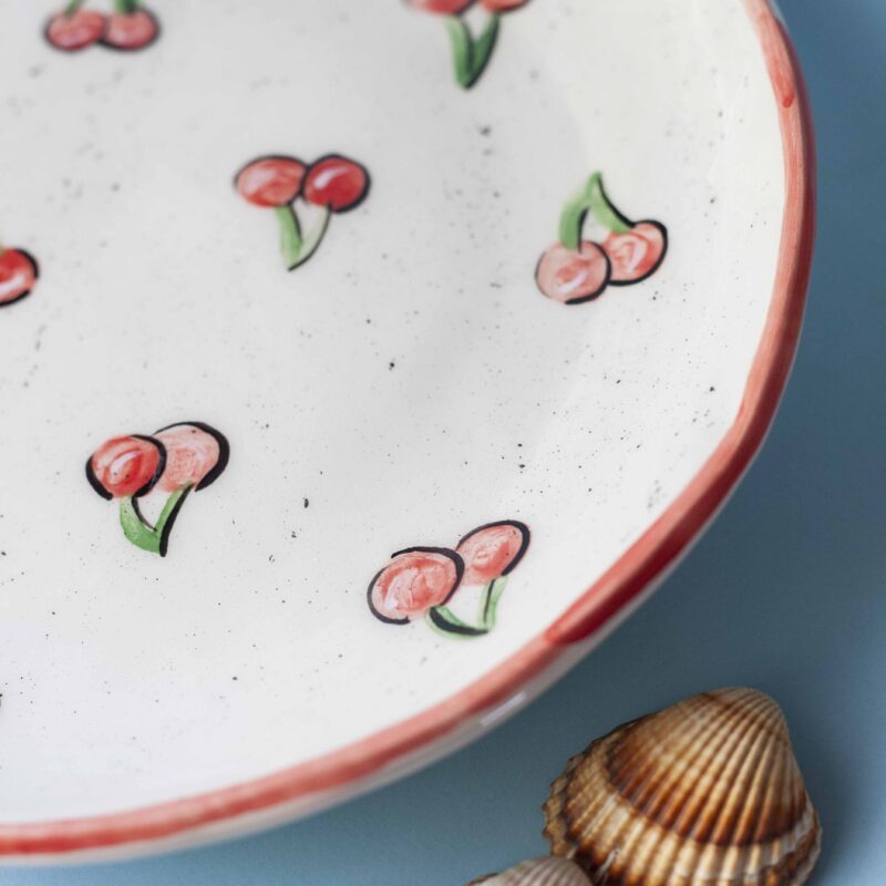 handmade plate plate good for every food. χειροποίητο κεραμικό πιάτο κατάλληλο για οποιοδήποτε φαγητό.