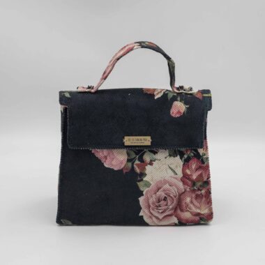handmade black bag with flowers. χειροποίητη τσάντα με λουλούδια σε μαύρο χρωμα.