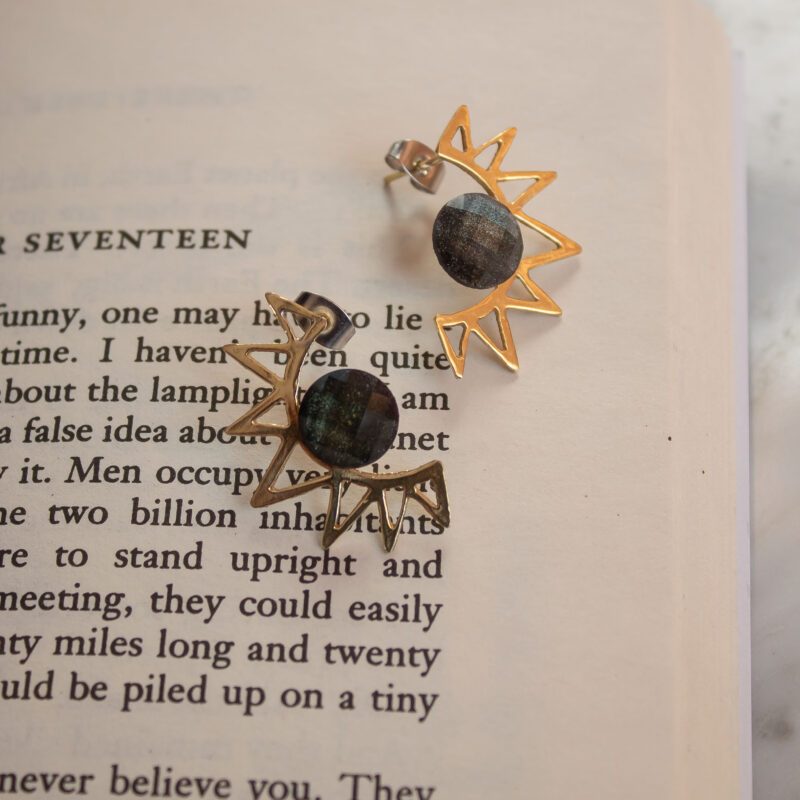 sun earrings black stone, handmade sun earrings, statement earrings, black stone jewelry, Sunny Designs earrings, boho chic earrings, artisan earrings, elegant handmade accessories, σκουλαρίκια ήλιος μαύρη πέτρα, χειροποίητα σκουλαρίκια, κοσμήματα Sunny Designs, σκουλαρίκια boho, σκουλαρίκια με πέτρα, μαύρη πέτρα κοσμήματα, κομψά σκουλαρίκια, fashion accessories