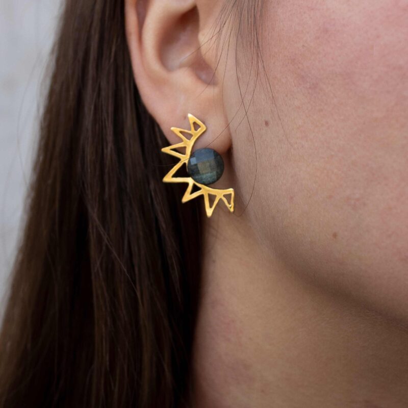 sun earrings black stone, handmade sun earrings, statement earrings, black stone jewelry, Sunny Designs earrings, boho chic earrings, artisan earrings, elegant handmade accessories, σκουλαρίκια ήλιος μαύρη πέτρα, χειροποίητα σκουλαρίκια, κοσμήματα Sunny Designs, σκουλαρίκια boho, σκουλαρίκια με πέτρα, μαύρη πέτρα κοσμήματα, κομψά σκουλαρίκια, fashion accessories
