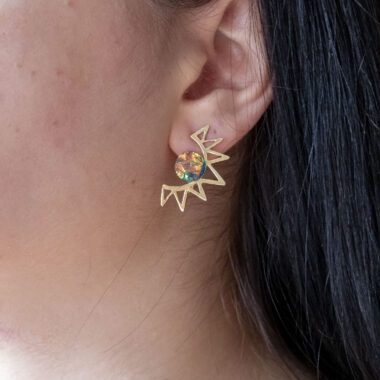 sun earrings blue stone, iridescent stone earrings, handmade jewelry, Sunny Designs earrings, artisan earrings, boho sun earrings, statement blue earrings, celestial jewelry, σκουλαρίκια ήλιος μπλε πέτρα, ιριδίζον κόσμημα, χειροποίητα σκουλαρίκια, Sunny Designs κοσμήματα, σκουλαρίκια φως, μπλε πέτρα σκουλαρίκια, boho κοσμήματα, εντυπωσιακά σκουλαρίκια