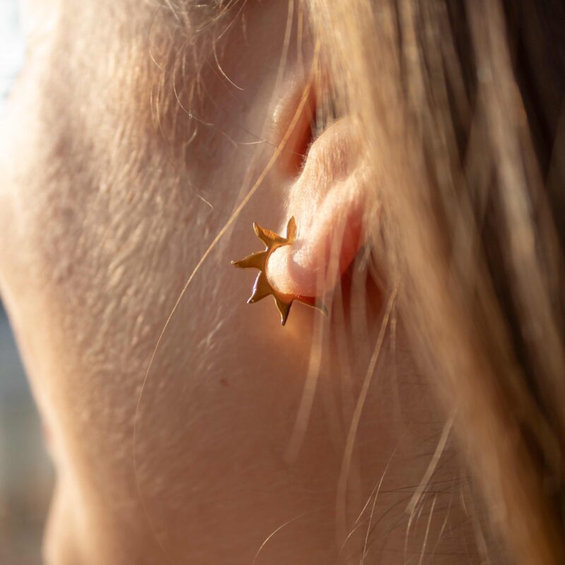 half sun earrings, brass hugger studs, mini hoop earrings, celestial jewelry, handmade brass earrings, Sunny Designs, σκουλαρίκια μισός ήλιος, μικρά σκουλαρίκια ορείχαλκος, σκουλαρίκια hugger, κοσμήματα με ήλιο, χειροποίητα σκουλαρίκια Sunny Designs