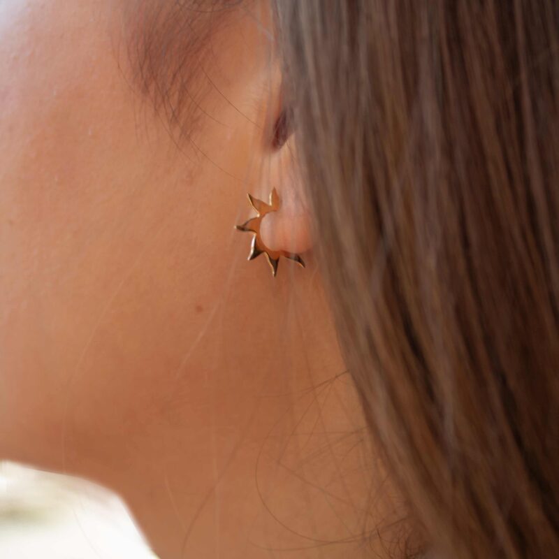 half sun earrings, brass hugger studs, mini hoop earrings, celestial jewelry, handmade brass earrings, Sunny Designs, σκουλαρίκια μισός ήλιος, μικρά σκουλαρίκια ορείχαλκος, σκουλαρίκια hugger, κοσμήματα με ήλιο, χειροποίητα σκουλαρίκια Sunny Designs