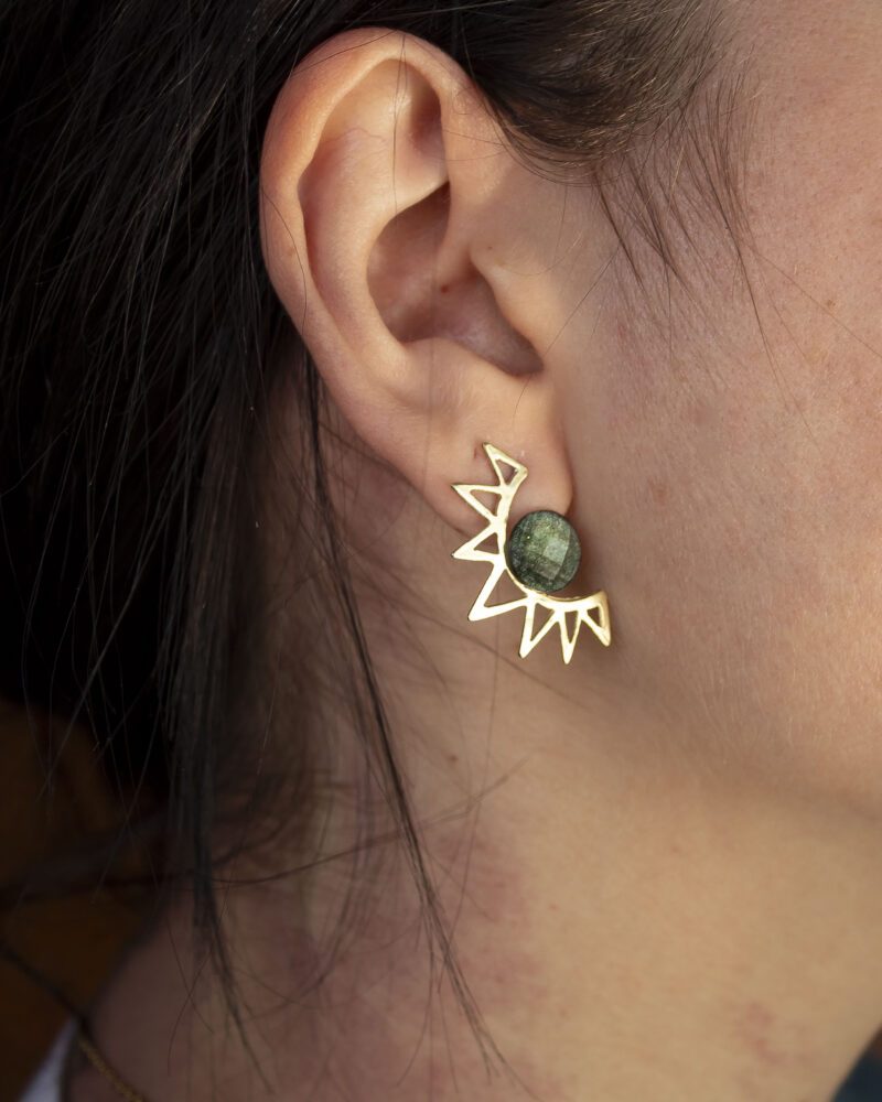 sun earrings black stone, handmade sun earrings, statement earrings, black stone jewelry, Sunny Designs earrings, boho chic earrings, artisan earrings, elegant handmade accessories, σκουλαρίκια ήλιος μαύρη πέτρα, χειροποίητα σκουλαρίκια, κοσμήματα Sunny Designs, σκουλαρίκια boho, σκουλαρίκια με πέτρα, μαύρη πέτρα κοσμήματα, κομψά σκουλαρίκια, fashion accessories