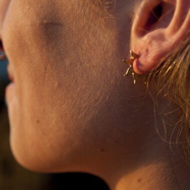 half sun earrings, brass hugger studs, mini hoop earrings, celestial jewelry, handmade brass earrings, Sunny Designs, σκουλαρίκια μισός ήλιος, μικρά σκουλαρίκια ορείχαλκος, σκουλαρίκια hugger, κοσμήματα με ήλιο, χειροποίητα σκουλαρίκια Sunny Designs
