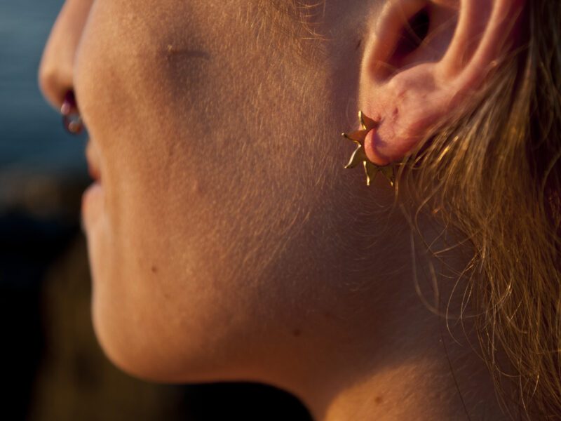 half sun earrings, brass hugger studs, mini hoop earrings, celestial jewelry, handmade brass earrings, Sunny Designs, σκουλαρίκια μισός ήλιος, μικρά σκουλαρίκια ορείχαλκος, σκουλαρίκια hugger, κοσμήματα με ήλιο, χειροποίητα σκουλαρίκια Sunny Designs