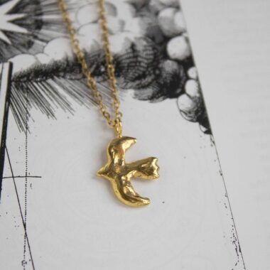 Bird of Freedom necklace, handmade 24k gold plated brass pendant on stainless steel chain. Symbolic boho artisan jewelry representing freedom and inspiration by Sunny Designs. Κολιέ Bird of Freedom, χειροποίητο μενταγιόν από ορείχαλκο επιχρυσωμένο 24 καράτια σε ατσάλινη αλυσίδα. Συμβολικό boho κόσμημα που αντιπροσωπεύει την ελευθερία και την έμπνευση, Sunny Designs.