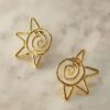 Spiral Sun earrings in brass with a radiant spiral motif, handmade symbolic jewelry inspired by the sun. Lightweight artisan statement earrings, affordable wearable art, unique accessories created by Sunny Designs small business.Σκουλαρίκια Spiral Sun από ορείχαλκο με ηλιακό σπειροειδές μοτίβο, χειροποίητα συμβολικά κοσμήματα εμπνευσμένα από τον ήλιο. Ελαφριά statement σκουλαρίκια τέχνης, προσιτά κοσμήματα-έργα τέχνης, μοναδικά αξεσουάρ από τη μικρή επιχείρηση Sunny Designs.