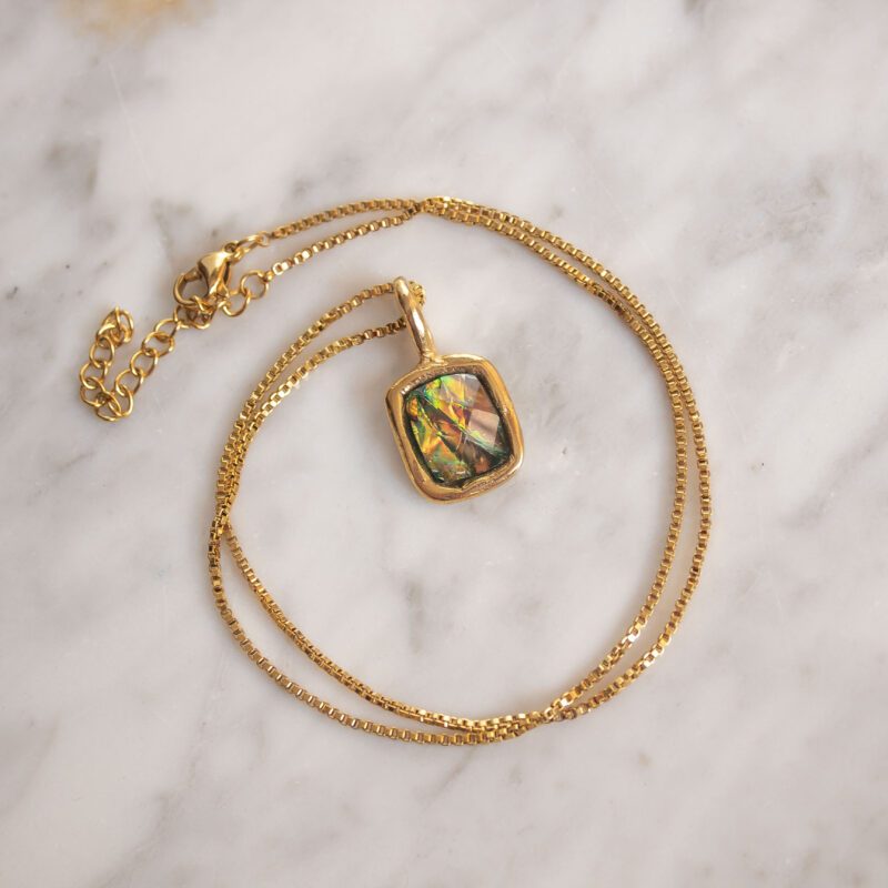 Ethereal necklace with iridescent blue stone, handmade artisan pendant in 24k gold plated brass on stainless steel chain, shimmering gemstone necklace, boho chic jewelry, unique handmade small business accessory by Sunny Designs Κολιέ Ethereal με ιριδίζουσα μπλε πέτρα, χειροποίητο μενταγιόν από ορείχαλκο επιχρυσωμένο 24 καράτια σε ατσάλινη αλυσίδα, λαμπερό boho κόσμημα, μοναδικό χειροποίητο αξεσουάρ από μικρή επιχείρηση Sunny Designs