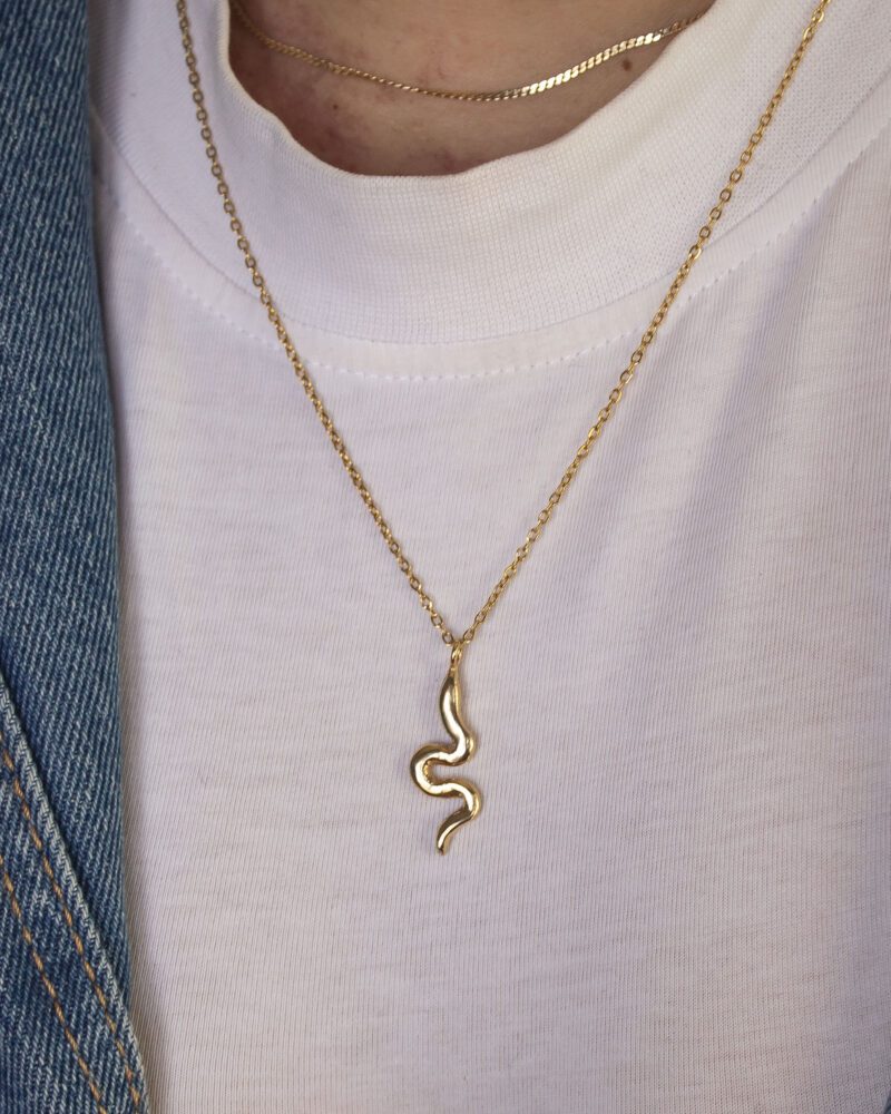 Small snake necklace, handmade serpent pendant in 24k gold plated brass on stainless steel chain, symbolic snake jewelry, boho chic necklace, unique handmade small business accessory by Sunny Designs Κολιέ Small Snake, χειροποίητο μενταγιόν φιδιού από ορείχαλκο επιχρυσωμένο 24 καράτια σε ατσάλινη αλυσίδα, συμβολικό κόσμημα, boho χειροποίητο αξεσουάρ από τη Sunny Designs