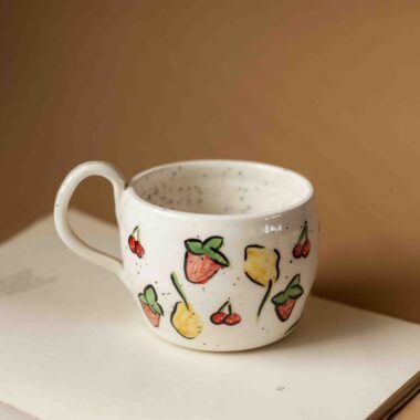 A beautiful ceramic mug painted with fruits. perfect for your tea and coffee. χειροποίητη κεραμική κούπα ζωγραφισμένη με φρούτα. Ιδανική για τσάι και καφέ.