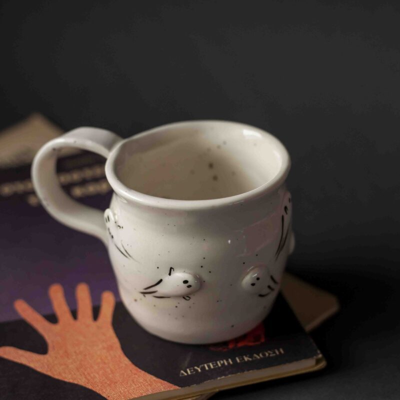 Ceramic handmade mug with 3d ghosts. Perfect for coffee and tea. With halloween Vibes. Χειροποίητη κεραμική κούπα με 3D φαντασματάκια. κατάλληλη για το Χάλογουιν για ζεστούς καφέδες.