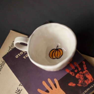 Handmade ceramic mug, perfect for coffee with the really cool quote give less fucks. this mug has always painted on fruits of the season. χειροποίητη κεραμική κούπα , τέλεια για καφέ με το πολύ κουλ quote give less fucks. Αυτή η κούπα έχει πάντα ζωγραφισμένα φρούτα και λαχανικά ανάλογα με την εποχή.
